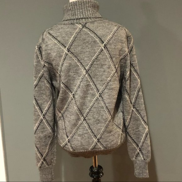 Stile Benetton gray argyle turtleneck sweater. Size Medium. - Picture 3 of 8